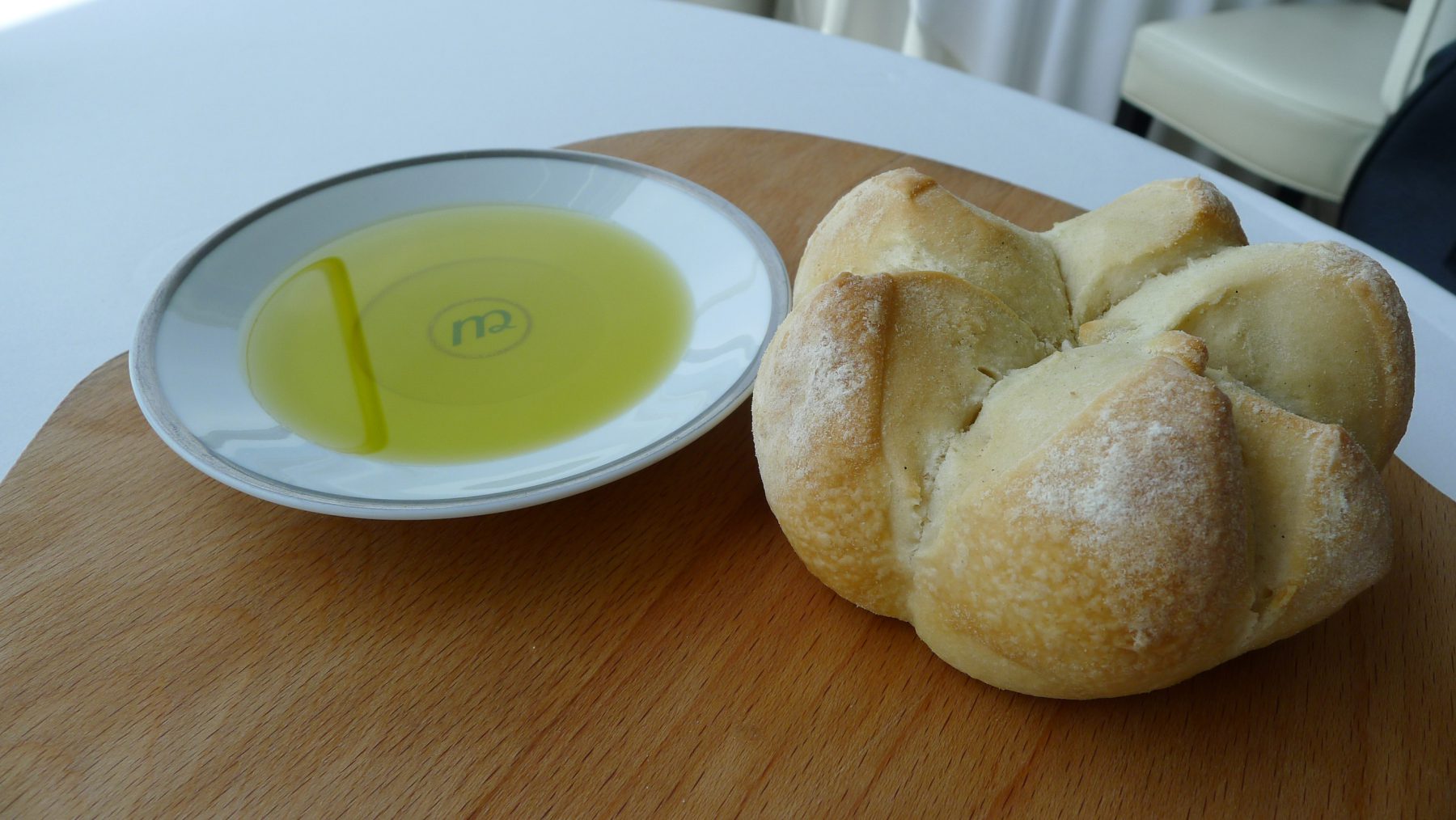 Argentinian bread and olive oil with lemon and ginger 