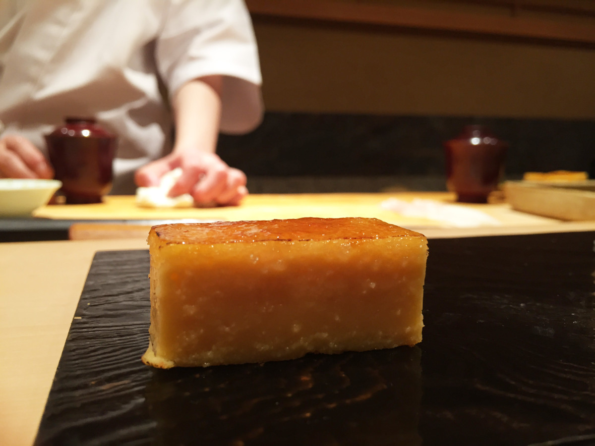Tamago "brûlée" , another bite that Hiroyuki Sato does differently from other Edo-mae sushi chefs in Tokyo.