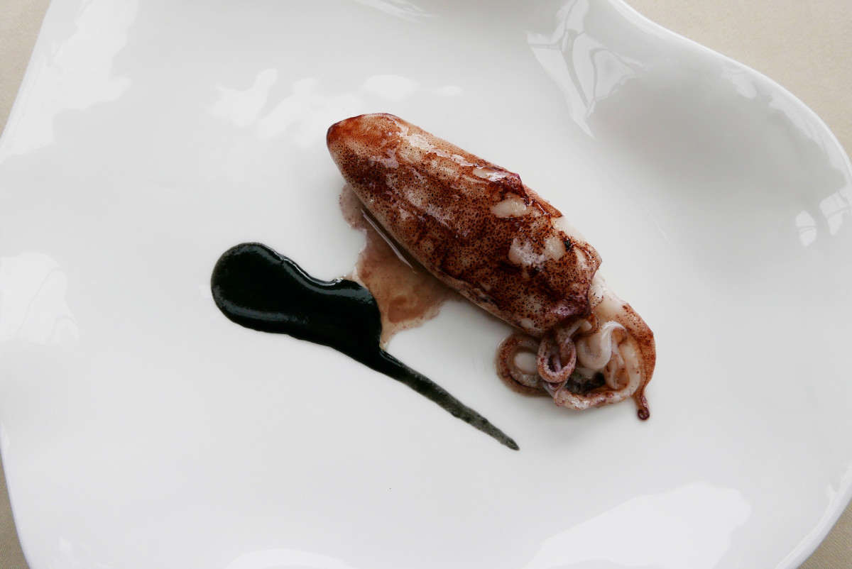 Baby squid, caramelized onion and its ink