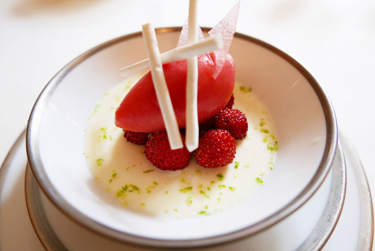 Lemon "blanc manger" and wild strawberries