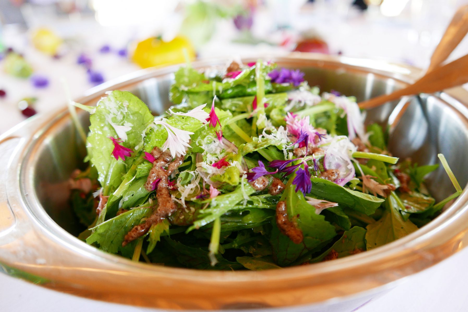 Salad with praliné