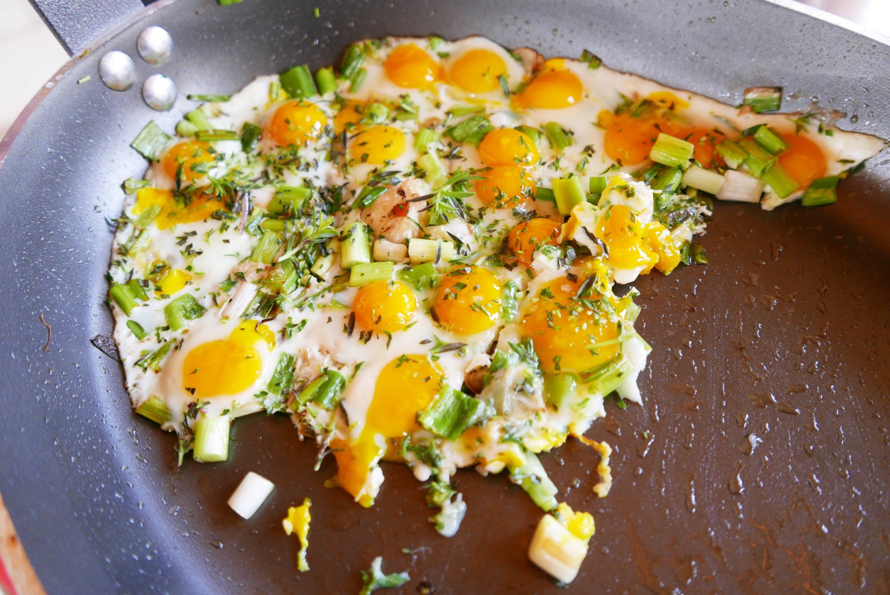  Quail eggs with garlic and herbs 