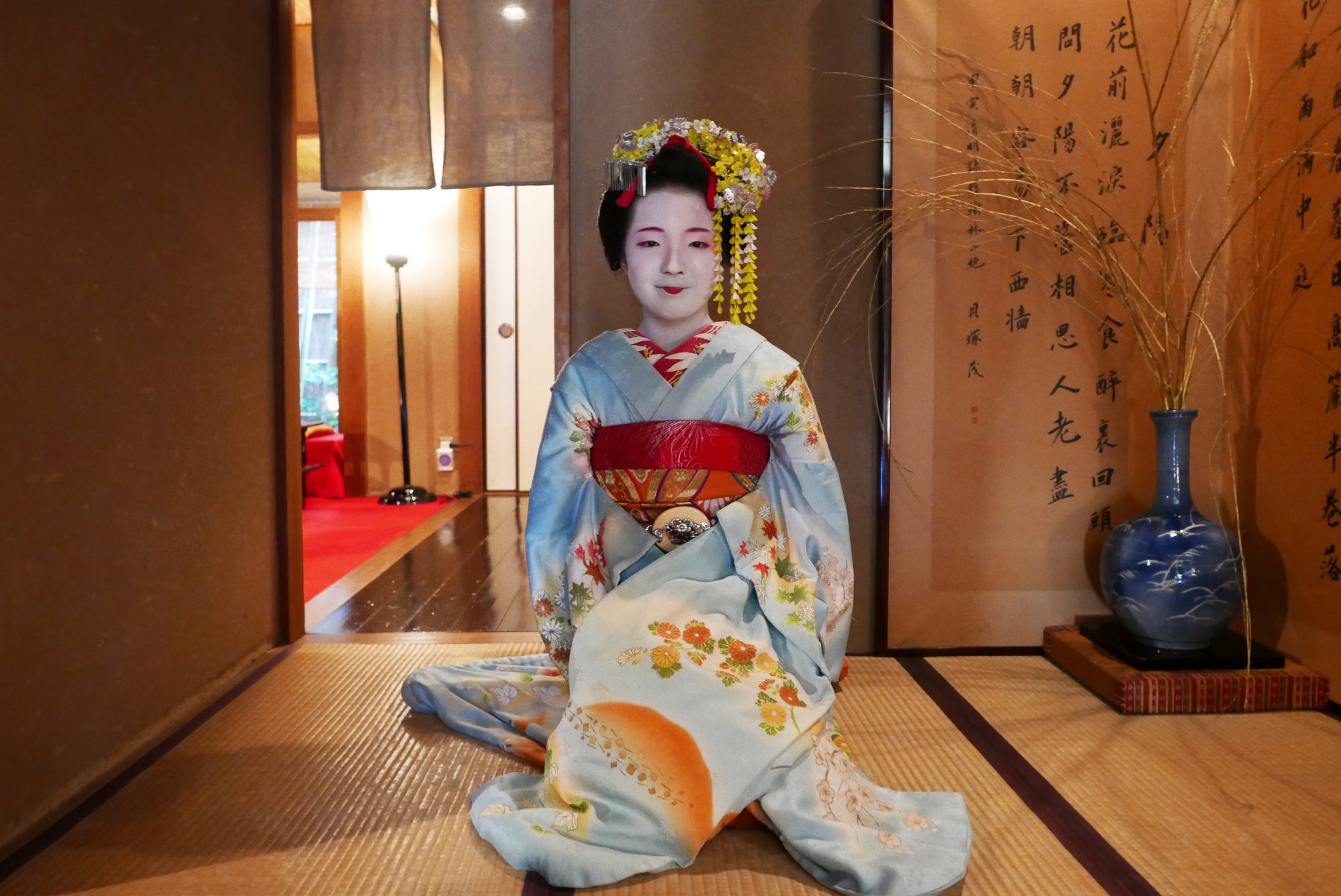 Meeting apprentice maiko in Kyoto