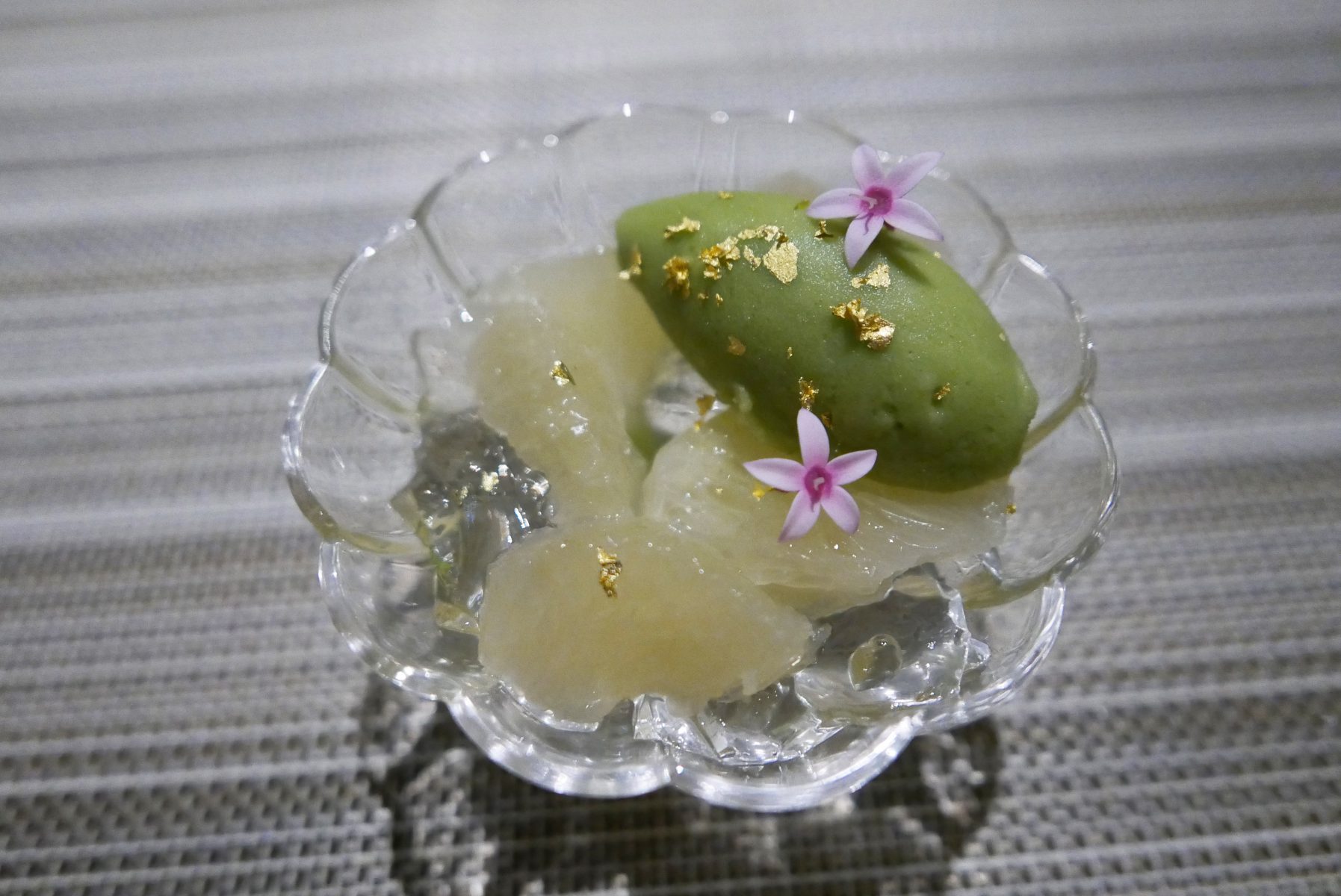 Pomelo "Buntan" with mint