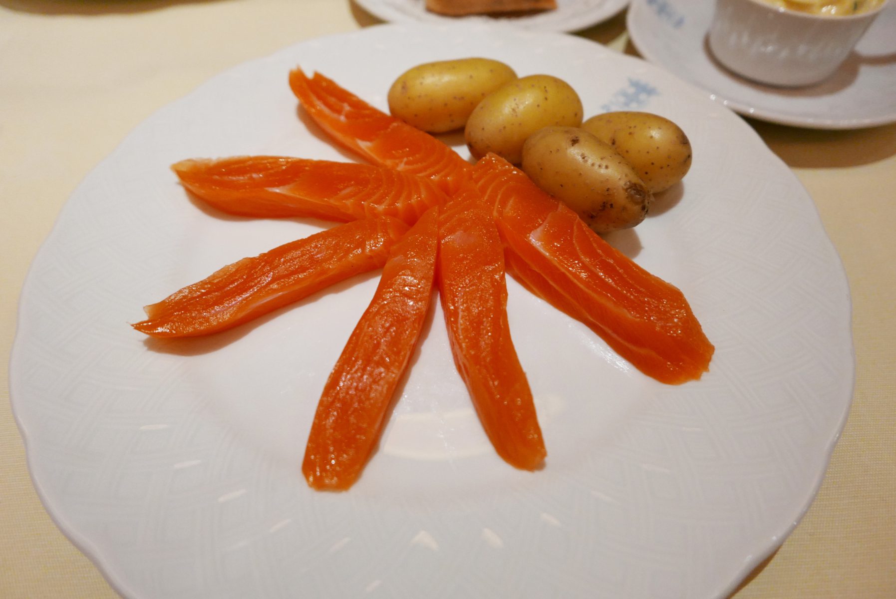 Salt cured salmon with potatoes