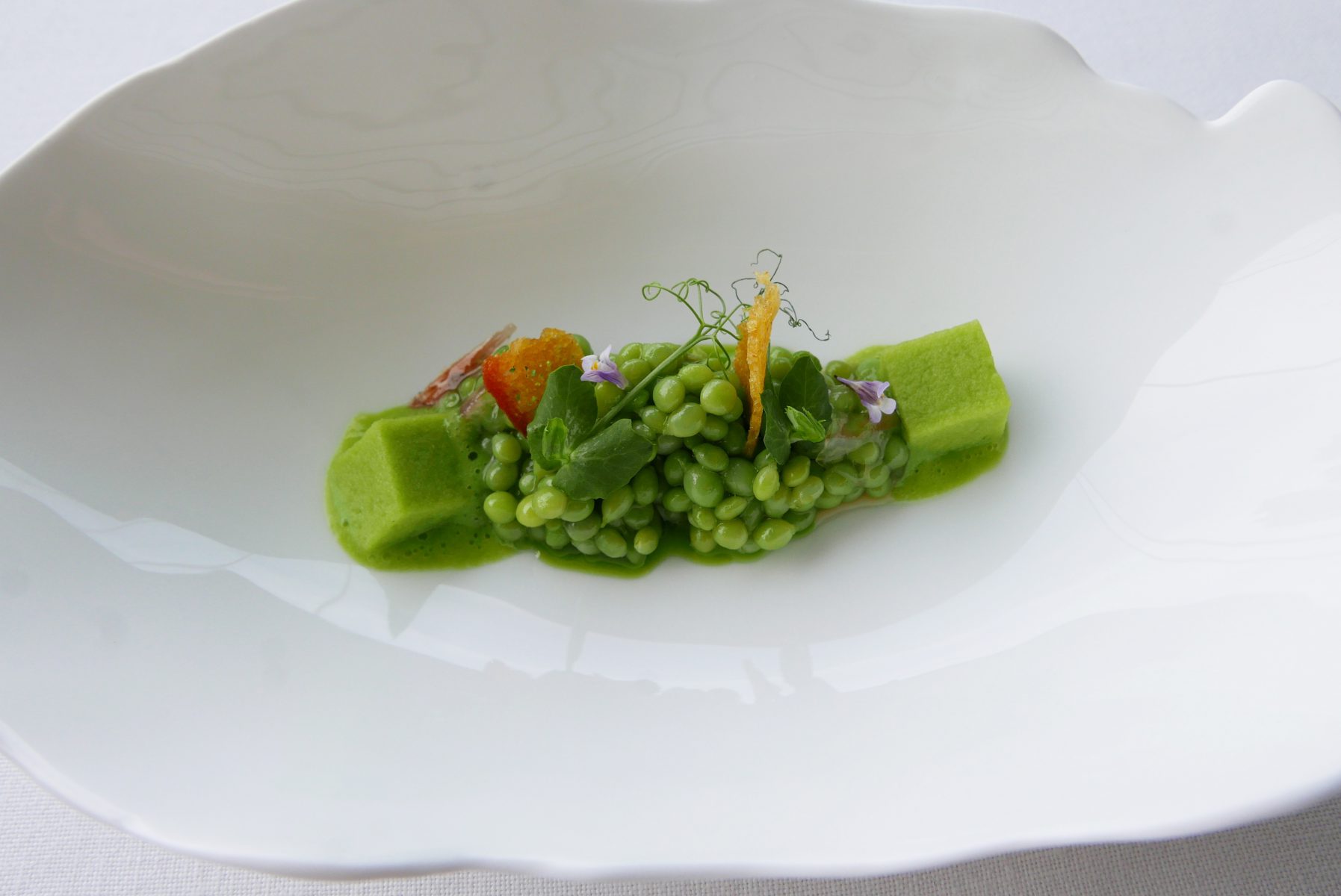 Tear peas with ham gel and sponge cake at Azurmendi, Larrabetzu.