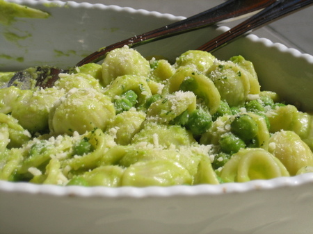 Orecchiette with green peas