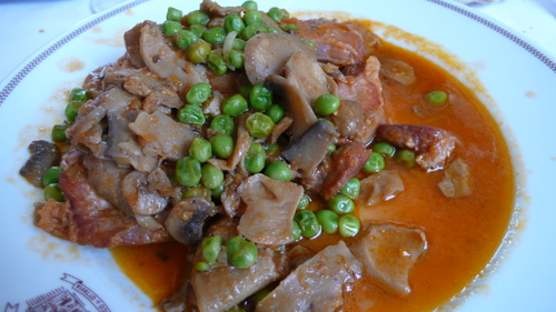 Osso bucco with green peas and mushrooms