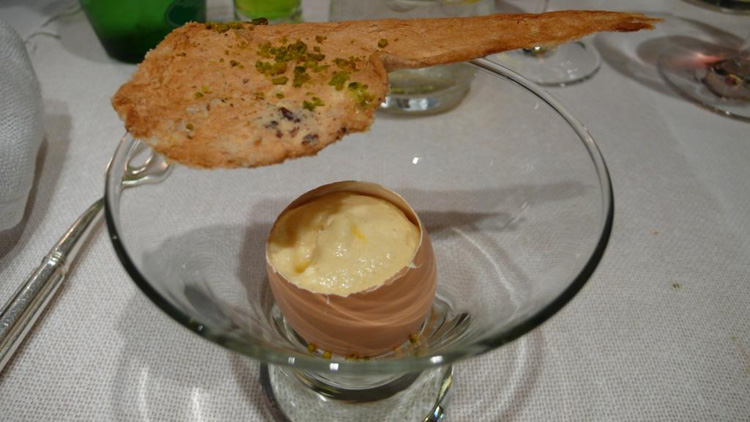 egg with a foam of maize, injection of caraway seeds