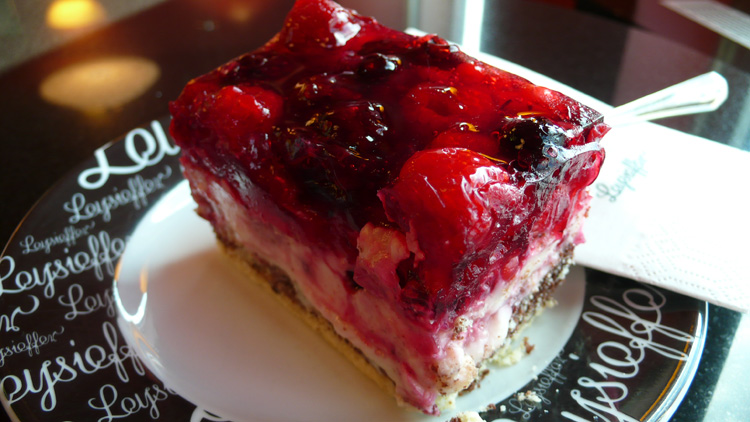 berry jelly cake