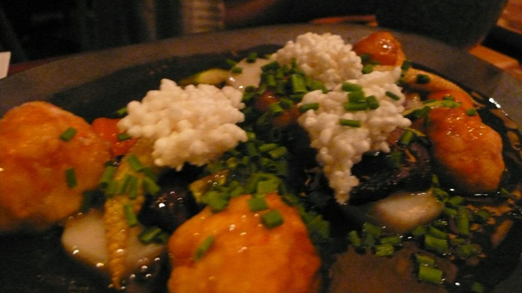 Ebi Shinjo.Shrimp Mousse Balls with Lightly Fried Rice Crackers in Broth