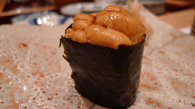 Sea urchin roe roll