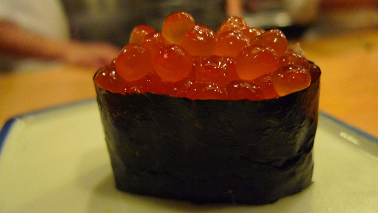 Salmon roe roll