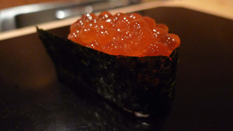 Salmon roll roe