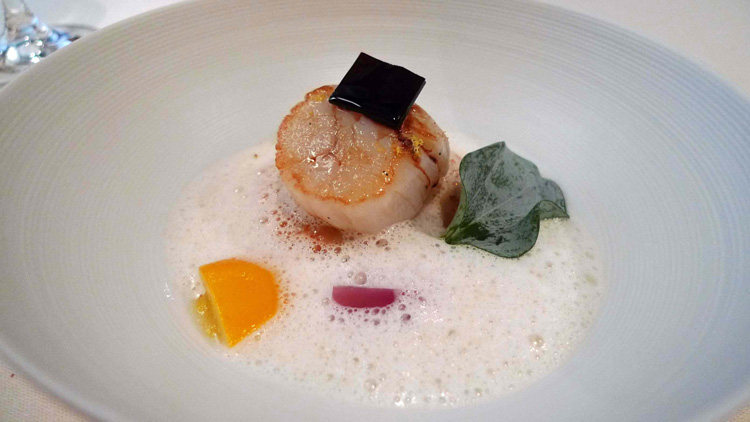 Scallops from Bretagne, shrimps from Mozambique, oysters soup, seaweed sauce, preserved lemon, turnip