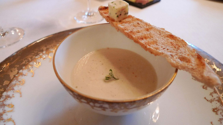 Oyster sabayon with seaweed butter (warm oyster "cream", very good)