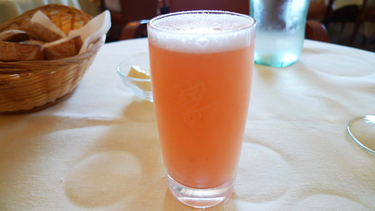 Bellini cocktail