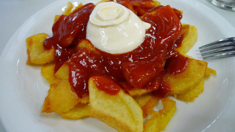 Fried potatoes with mixed sauce