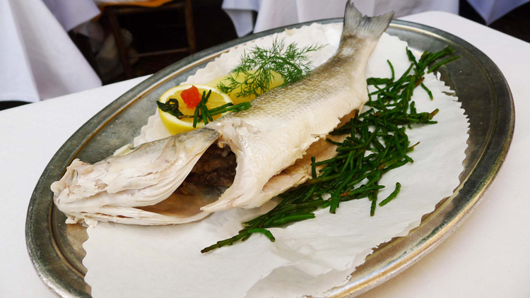 Poached sea bass with mousseline sauce 