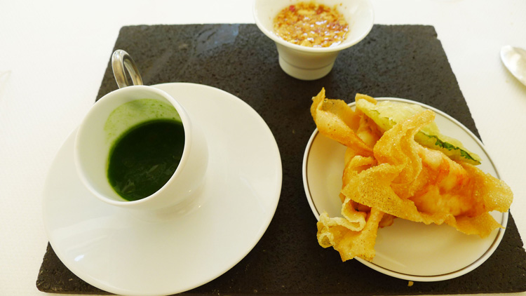  fried scampi rolls with roasted peanuts and lettuce juice.