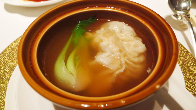 Crab meat dumpling in superior clear soup