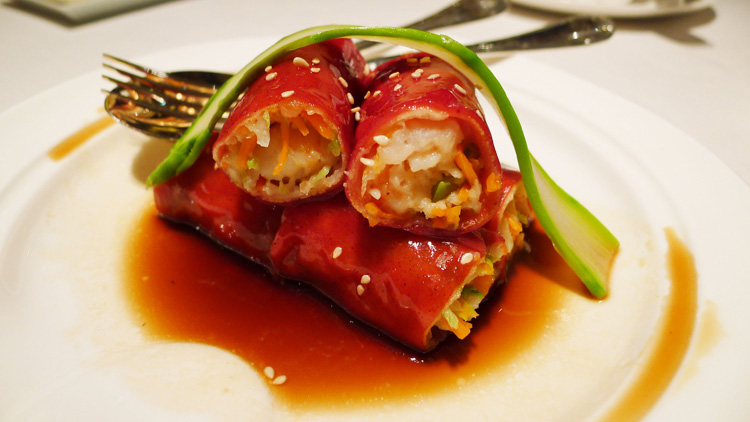 Red rice flour rolls with shrimps