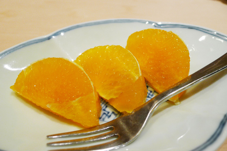 Slices of oranges for the dessert. These ones were definitely "out of this world". Juicy, sweet, really fine oranges.
