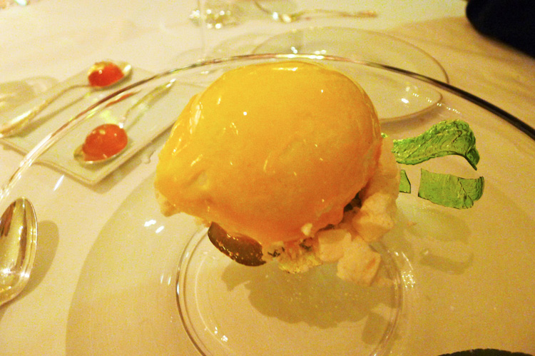 Lemon from Menton, frosted up with limoncello, pear and thyme flavors