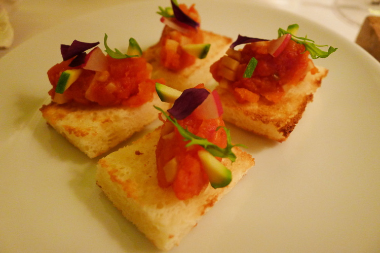 Toast with chopped tomatoes