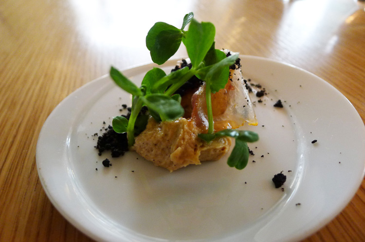 Potato with yeast and black olive