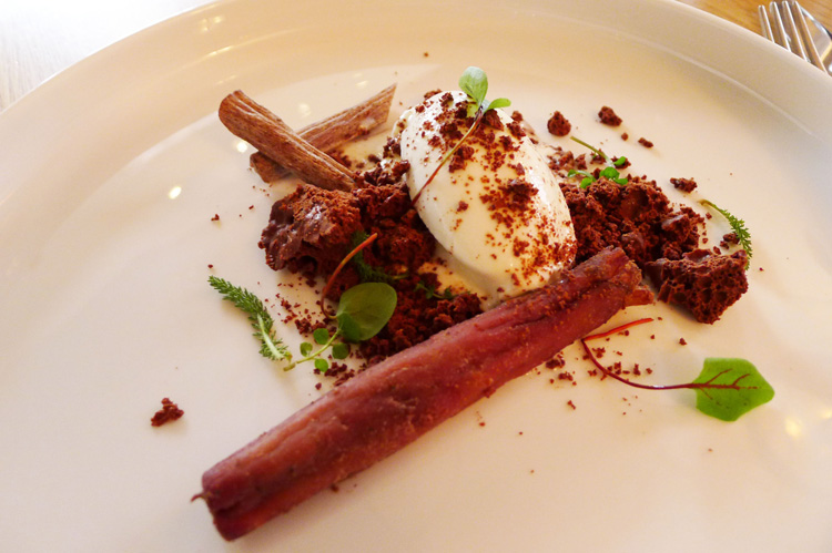 Salsify with chocolate and melilot ice cream