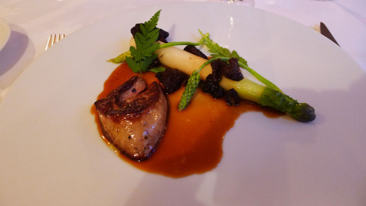 Roasted  foie gras with asparagus and truffles