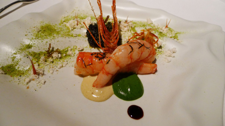 Charcoal-grilled king prawn, king prawn sand, ink rocks, fried legs, head juice and king prawn essence