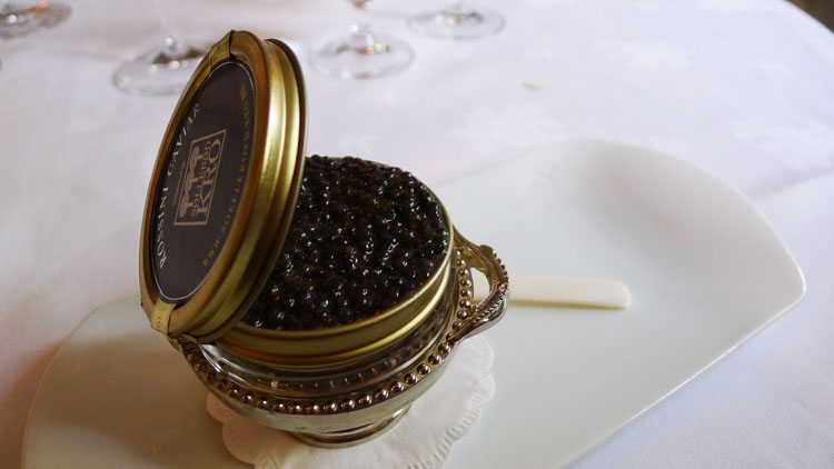 Soelleroed Kro caviar "en surprise"