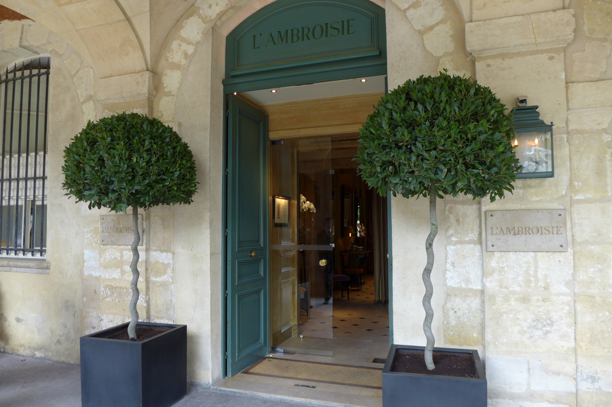 L'Ambroisie entrance