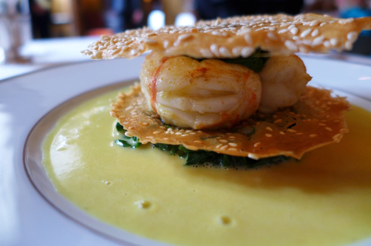 Langoustines with sesame pastry leaf and curry sauce