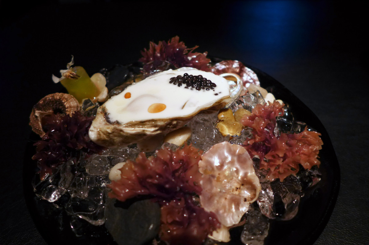 Oyster with "ajo blanco", grape and caviar