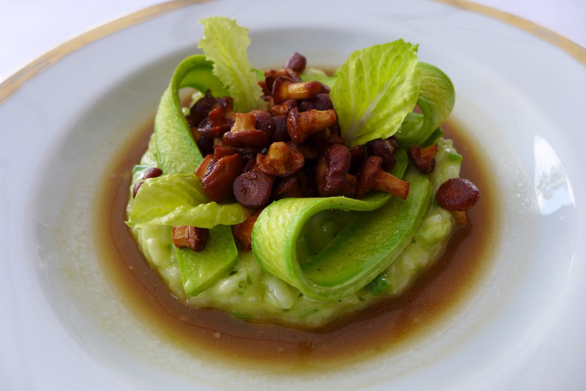 Courgette risotto with baby chanterelle mushrooms