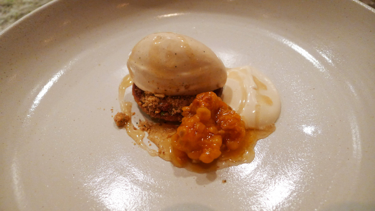 Pancakes made from cloudberry and stone-grounded flour with oven-baked ice cream, flavoured with cloudberries and Tahiti vanilla. Roasted white chocolate ganache with warm cloudberry compotte, wild thyme and maple syrup