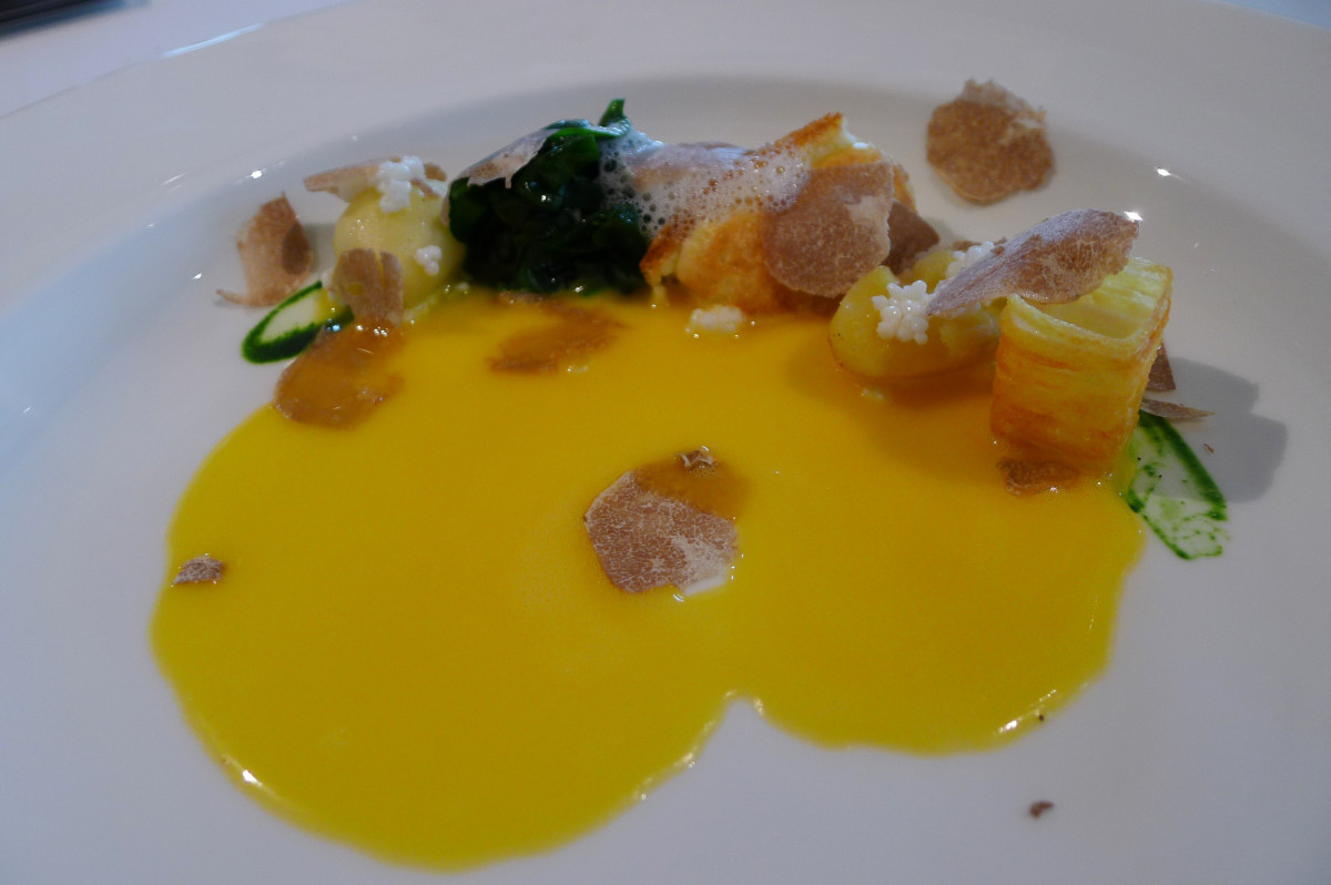 Potatoes déclinaison with white Alba truffles and egg yolk