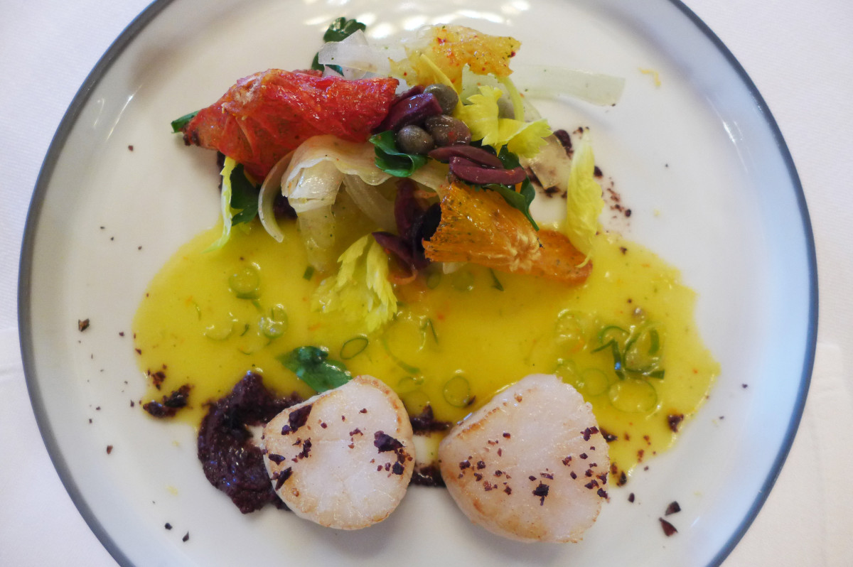 Scallops with olives and citrus fruit