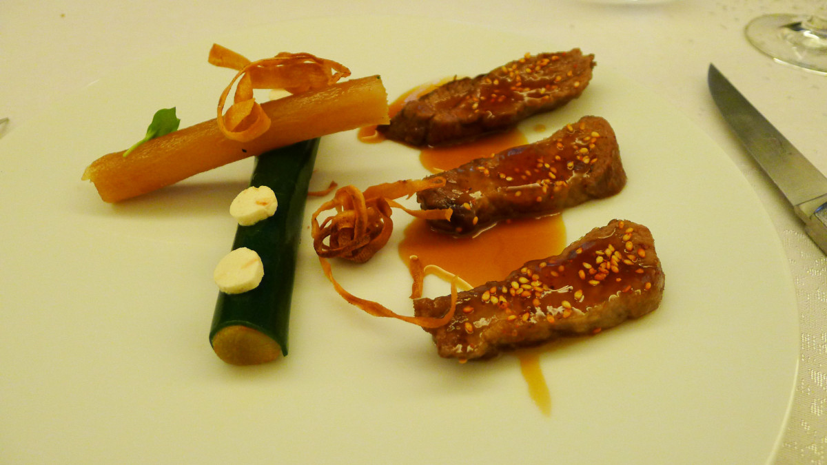 "Peking" style pork with "bamboo" salsify