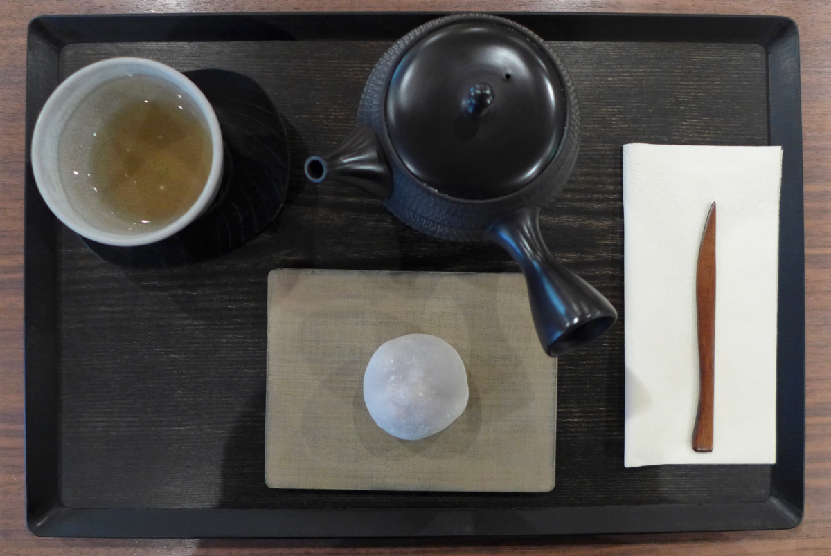 A cup of sencha and daifuku