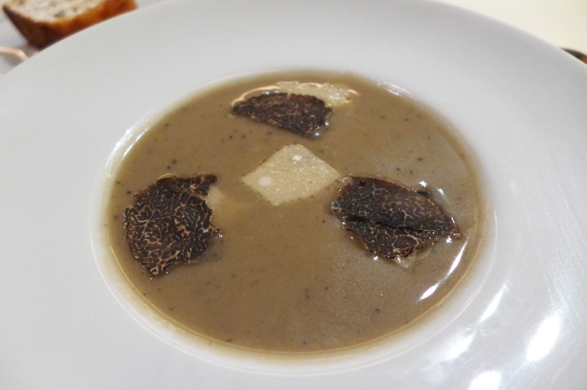 Artichokes and black truffle soup
