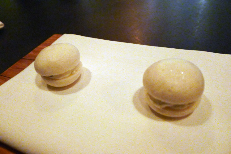 "Beer foam macaron, crème fraîche, caviar" 