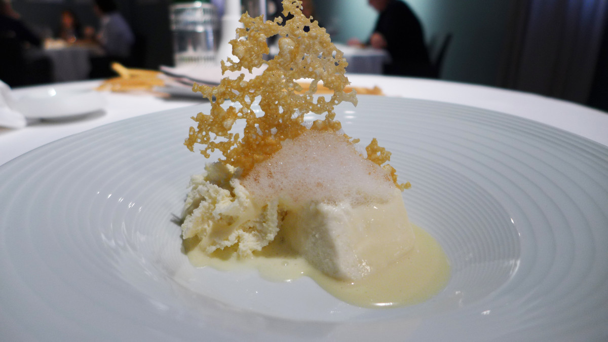 Five ages of Parmigiano Reggiano in different temperatures and textures. One of the older dishes Massimo Bottura is known for. Despite of various levels of deconstruction, I still could taste the beauty of the product.