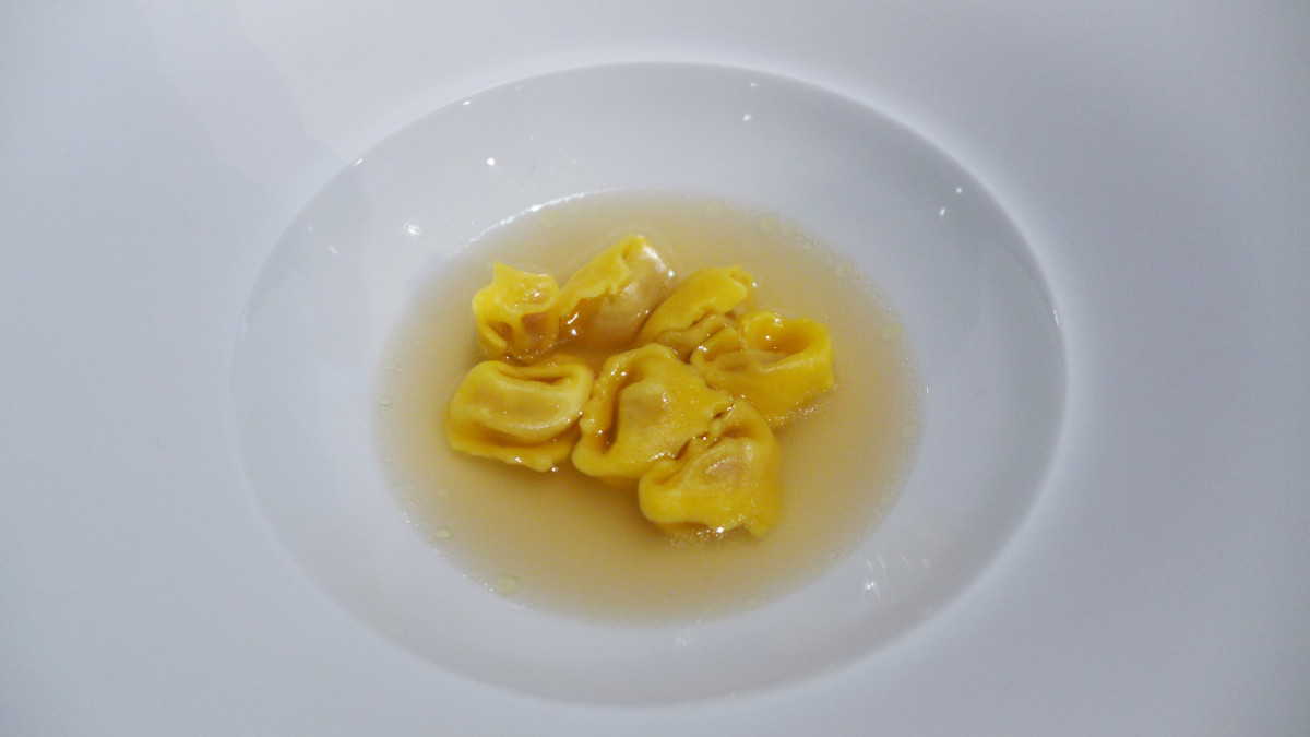 I wouldn't change anything in this other traditional dish from Emilia Romagna, tortellini en brodo. It was a 3 Michelin star perfection. How do they make these tortellini so small?