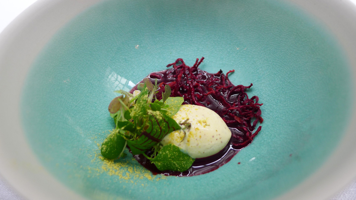 Beetroot concentrate, beetroot chips, iced mustard