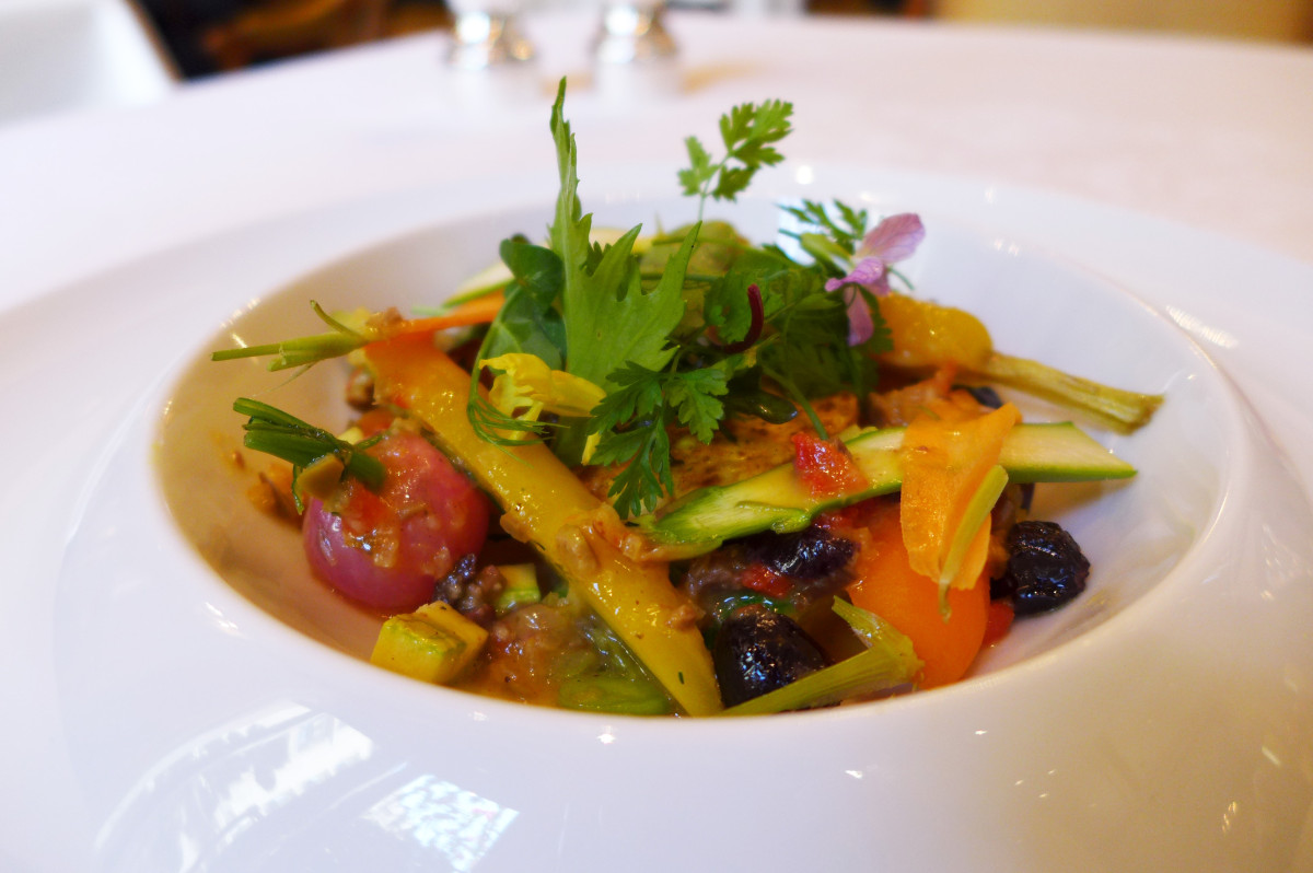 Tofu with spices and seasonal vegetables