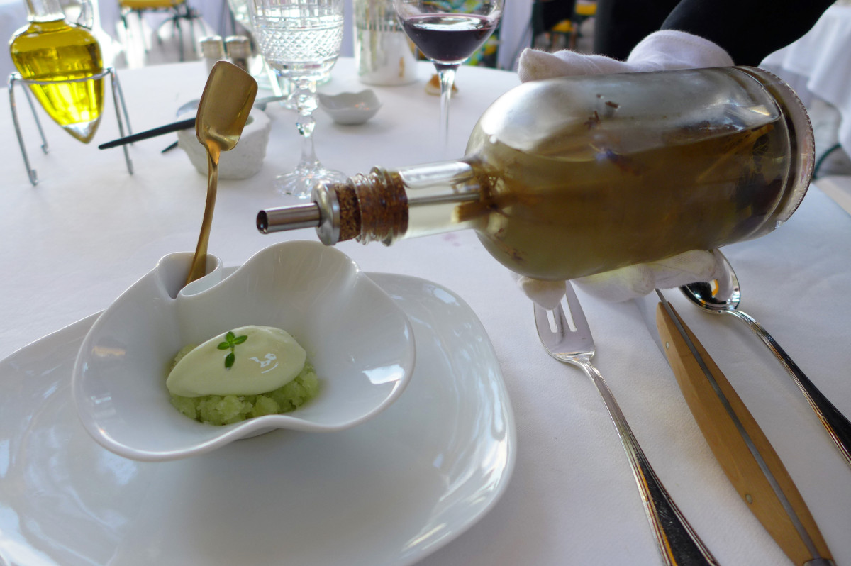 Trou normand à la Vague d'or. Lemon, fennel and thym ice cream with a splash of absinthe
